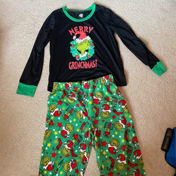 Grinch pajamas - Picture 1 of 1